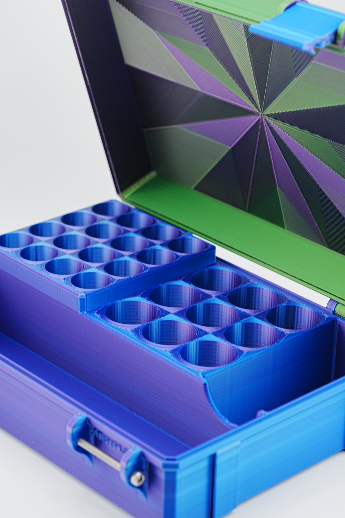 16-slot 3 ml vial organizer, three-quarter angle showing case profile