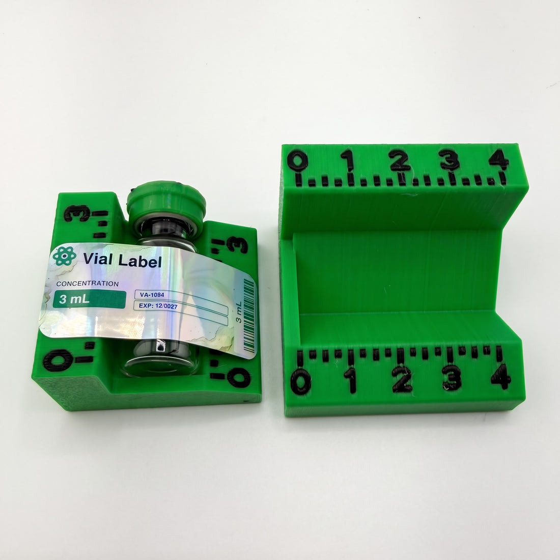 3 mL applicator with a labelled vial next to the larger 10 mL applicator
